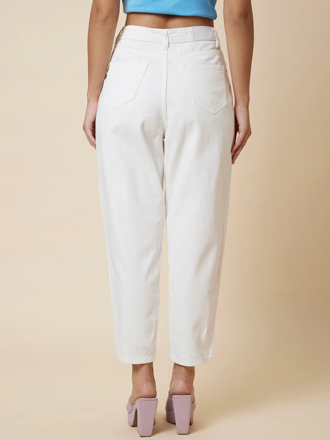 Women White Mid Rise Boyfriend Fit Cropped Jeans - Image 3