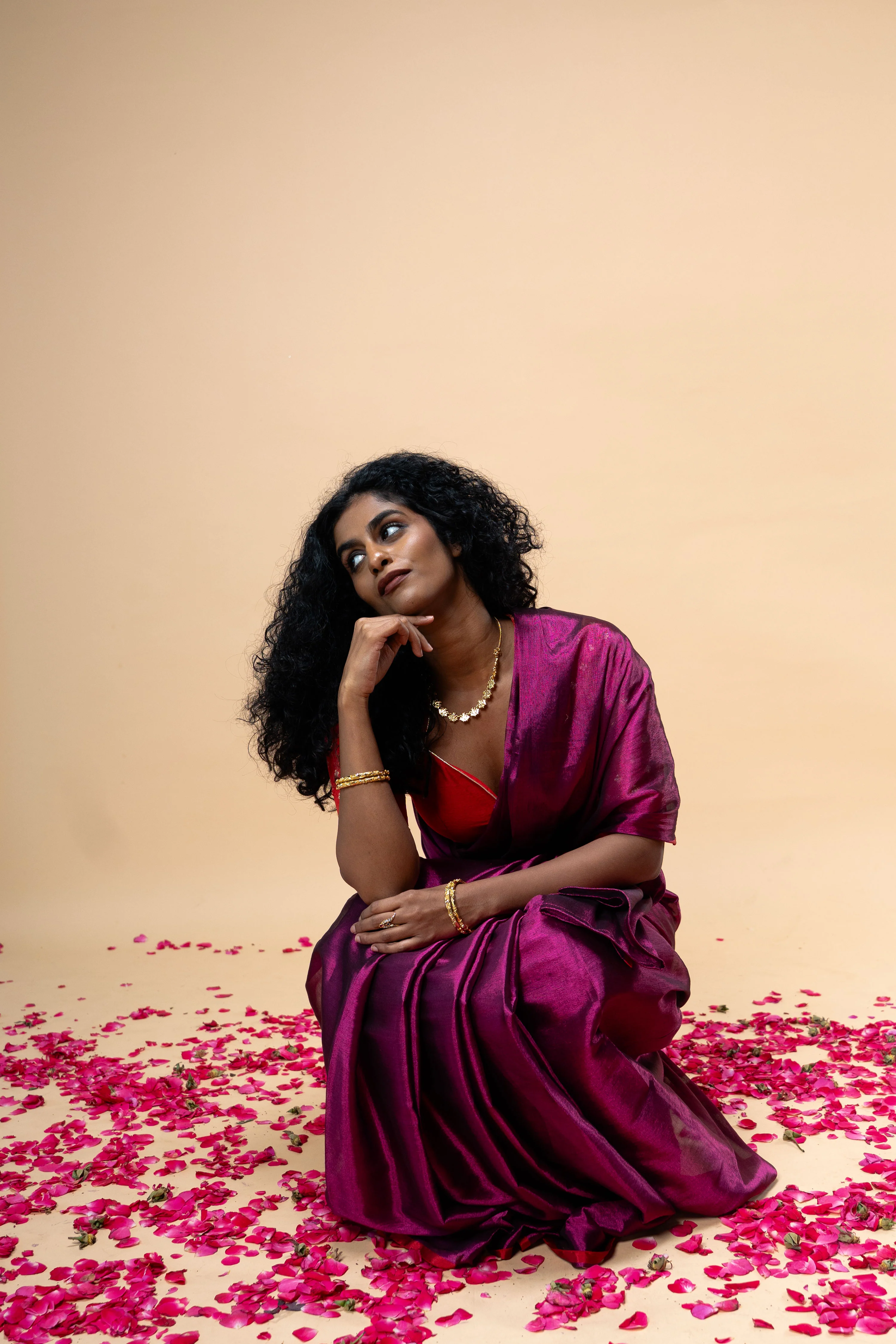 YATRIKA I Purple handwoven tissue saree with red border - Image 4