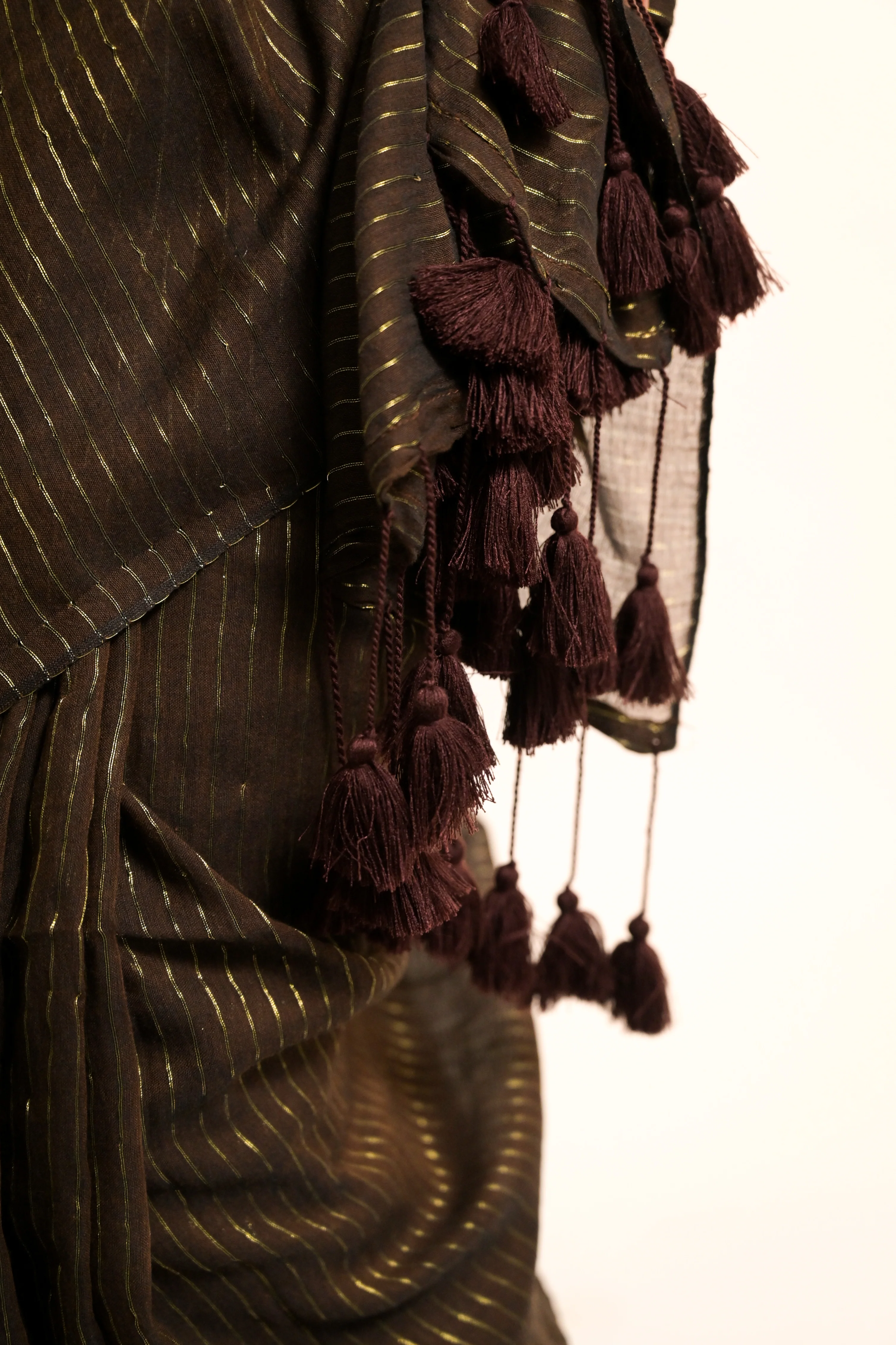 Zari Mridang Dark Brown Handloom Mul Cotton Saree with Zari Stripes - Image 5