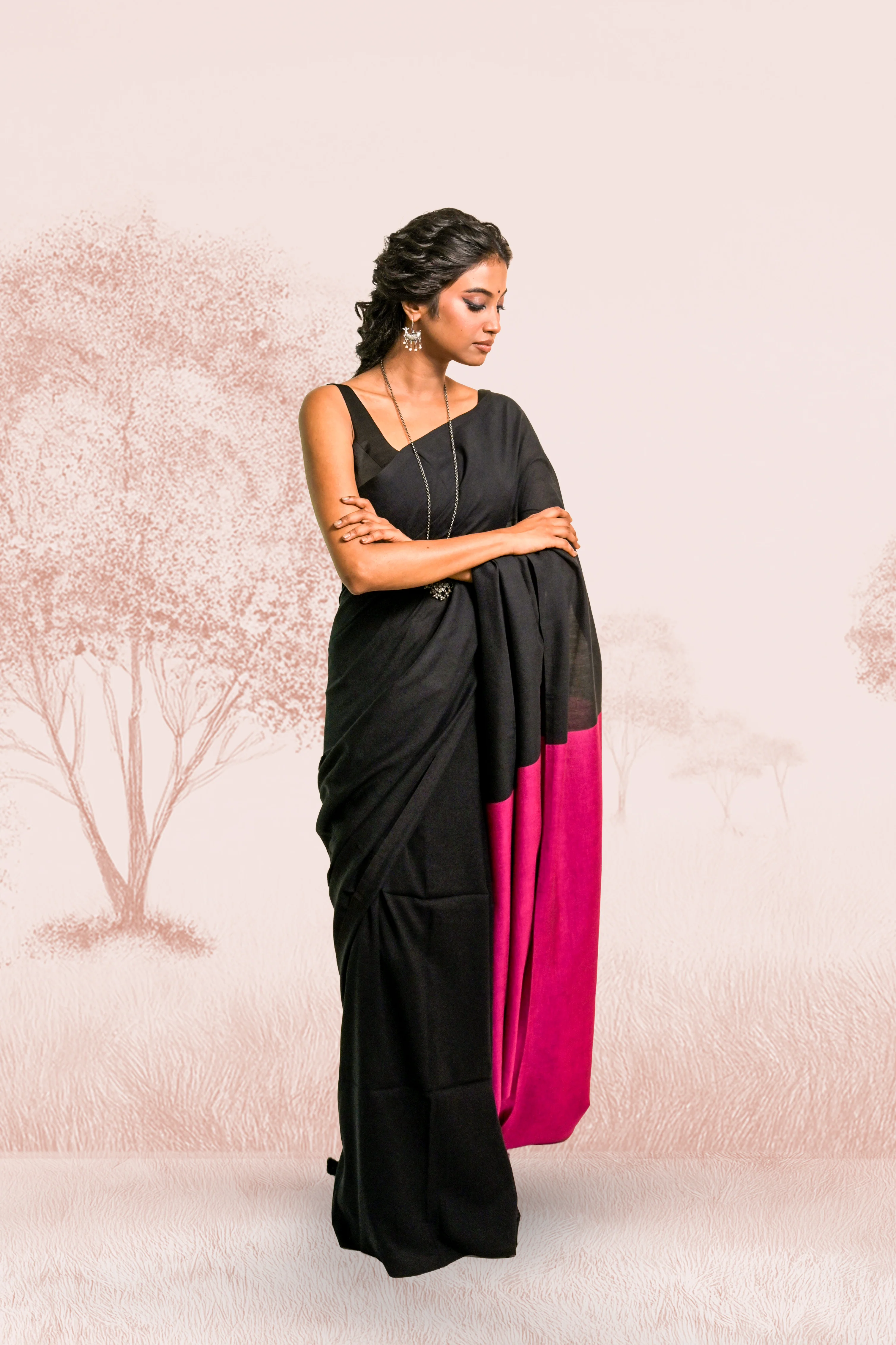 Zindagi ki safar Black Handloom Cotton Acrylic Saree - Image 2