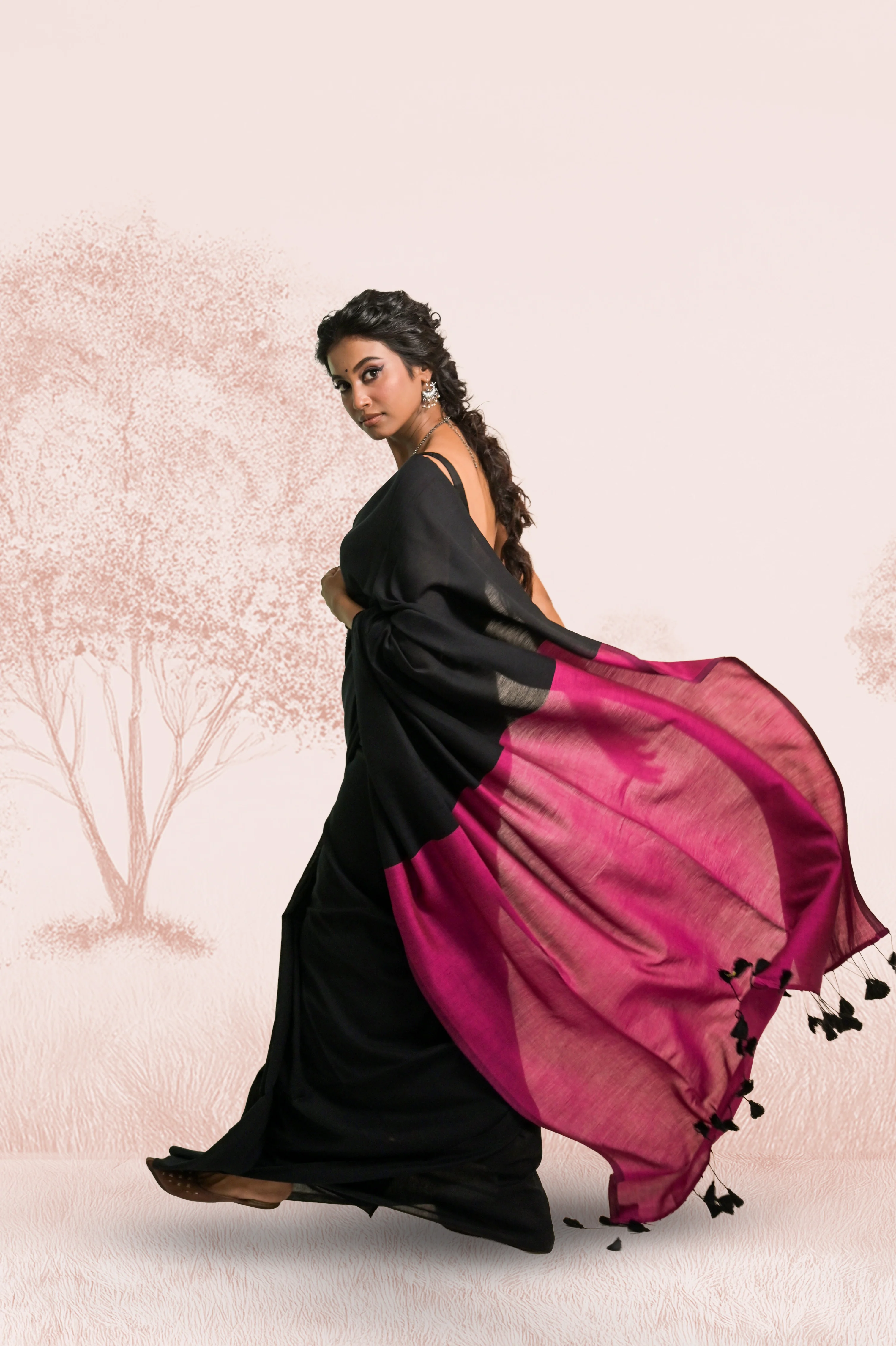 Zindagi ki safar Black Handloom Cotton Acrylic Saree - Image 3