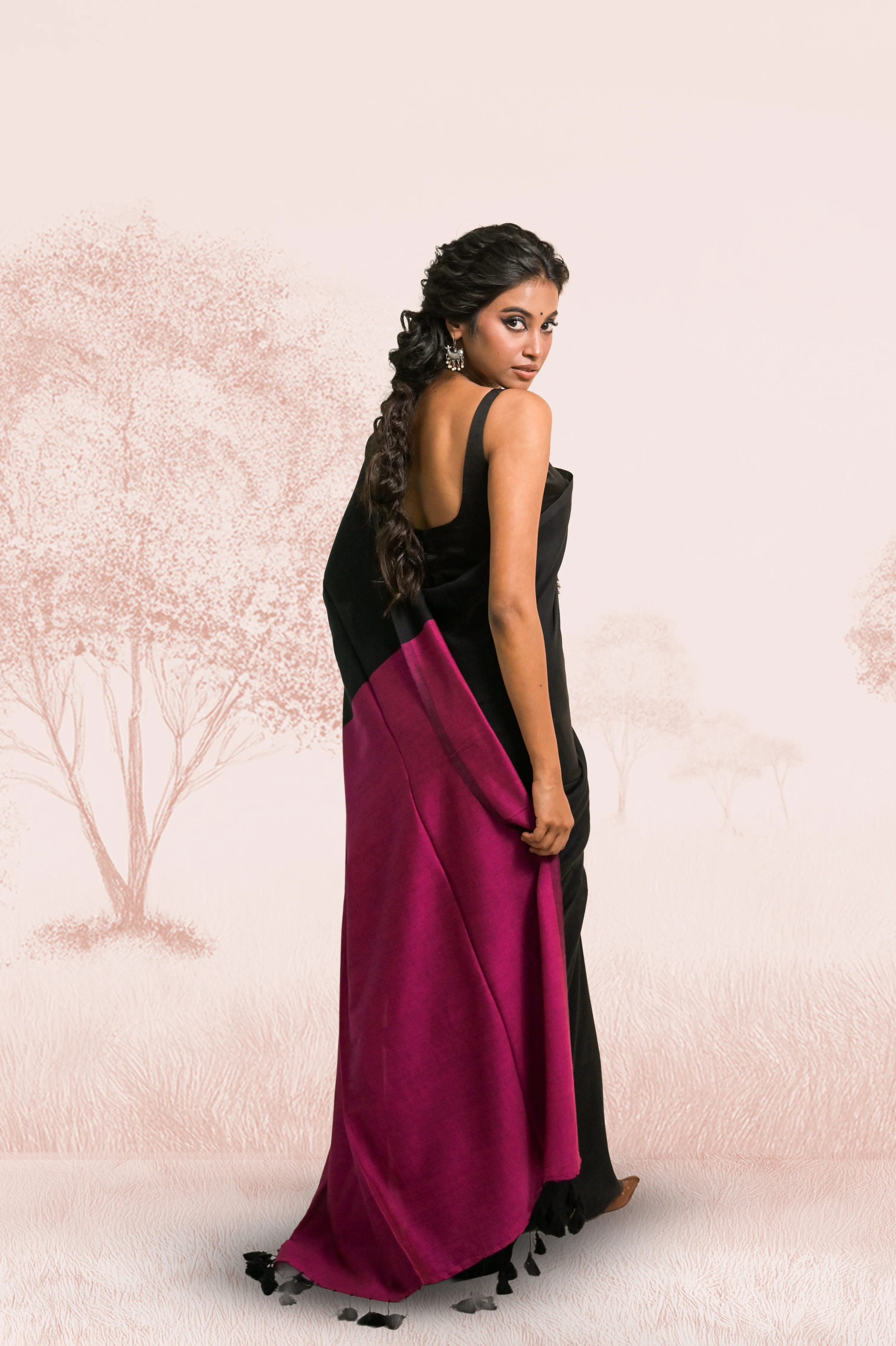 Zindagi ki safar Black Handloom Cotton Acrylic Saree - Image 4